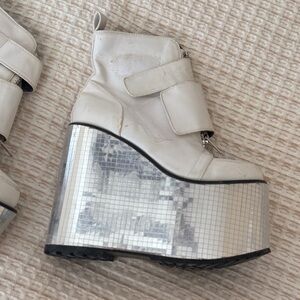 SIZE 6 | Stylish White and Silver Platform Boots